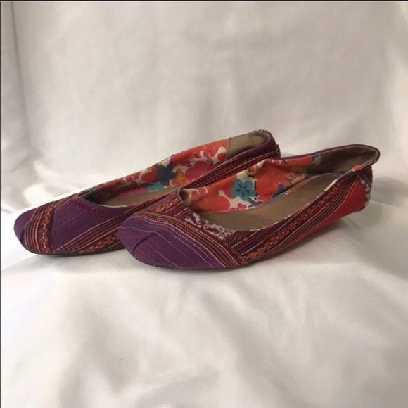 TOMS Tribal Flats Size 6
One for One - Picture 3 of 6